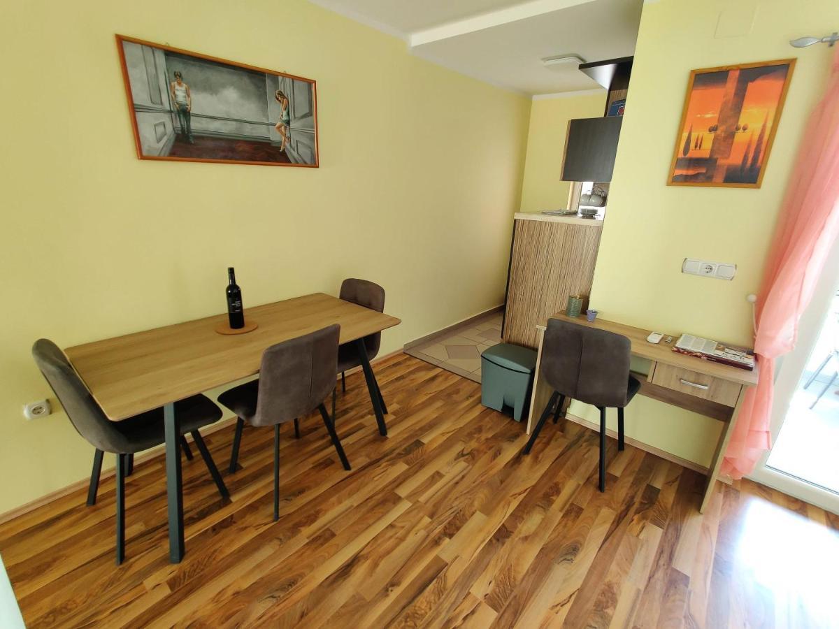 Apartments Lumar Palit Екстериор снимка