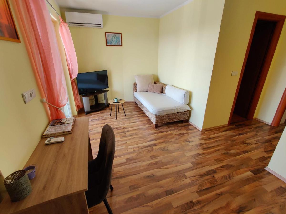 Apartments Lumar Palit Екстериор снимка